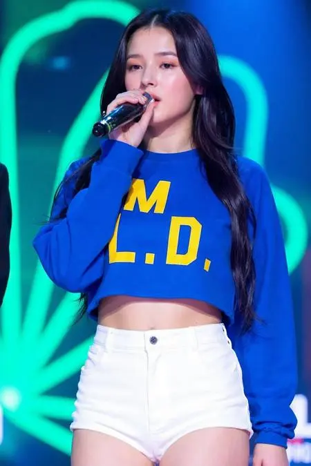 Portrait Photography,Girl,Physical/Facial feature,LoRA,FLUX.1