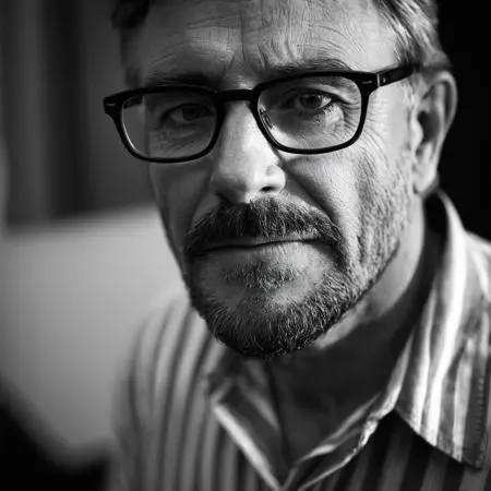 Realistic,Street Photography,Girl,LoRA,SDXL