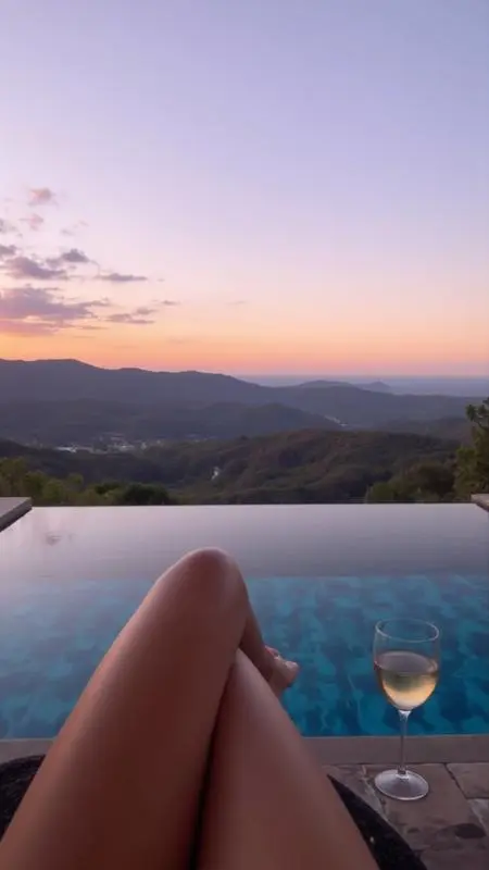 Photography,Girl,Style Boost,LoRA,FLUX.1