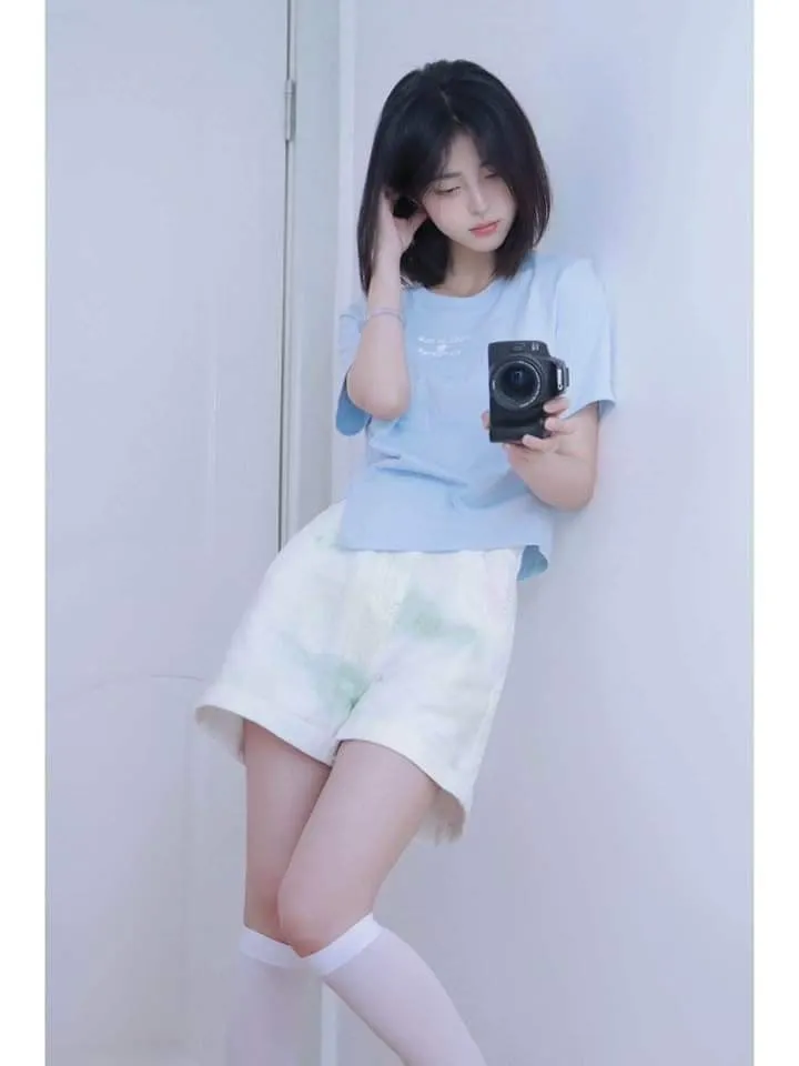 Portrait Photography,Girl,Composition Control,LoRA,FLUX.1