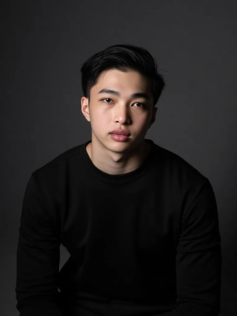 Portrait Photography,Boy,Physical/Facial feature,LoRA,FLUX.1