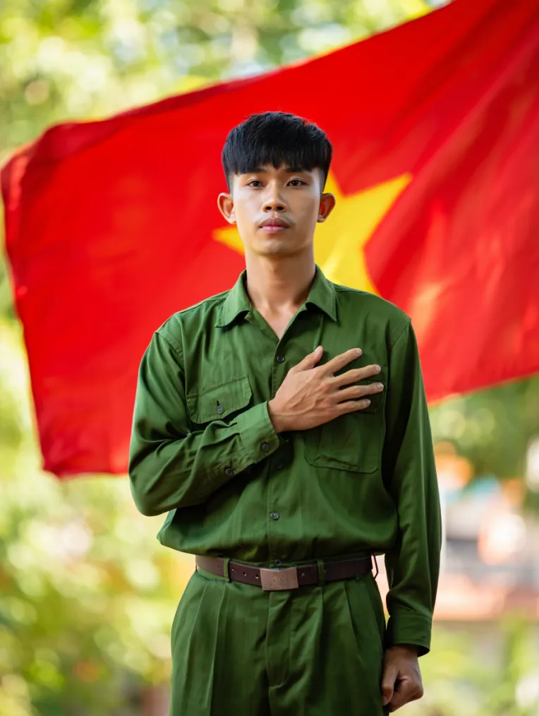 Portrait Photography,Boy,Physical/Facial feature,LoRA,FLUX.1