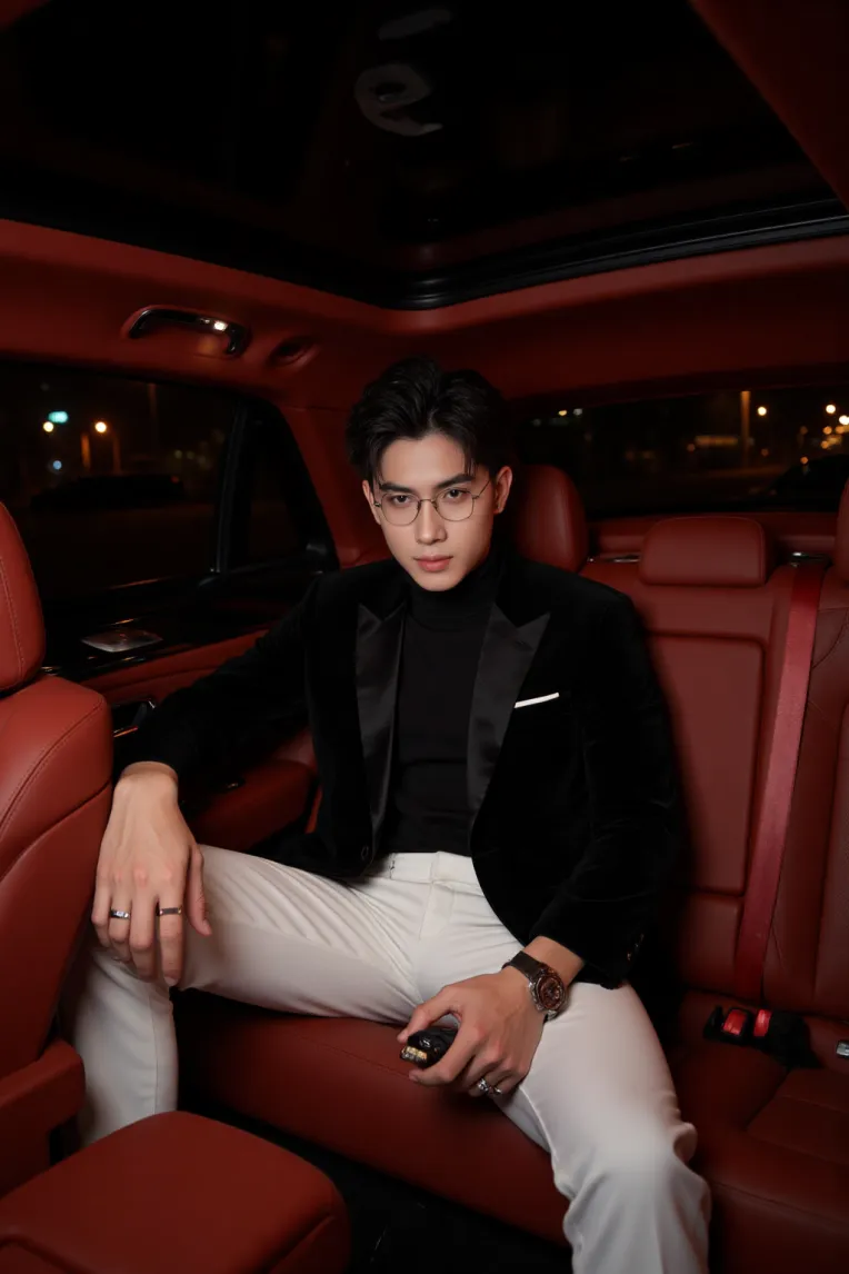 Portrait Photography,Boy,Physical/Facial feature,LoRA,FLUX.1