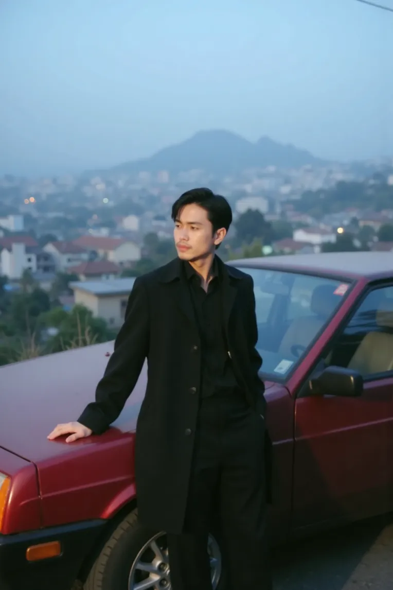 Portrait Photography,Boy,Physical/Facial feature,LoRA,FLUX.1