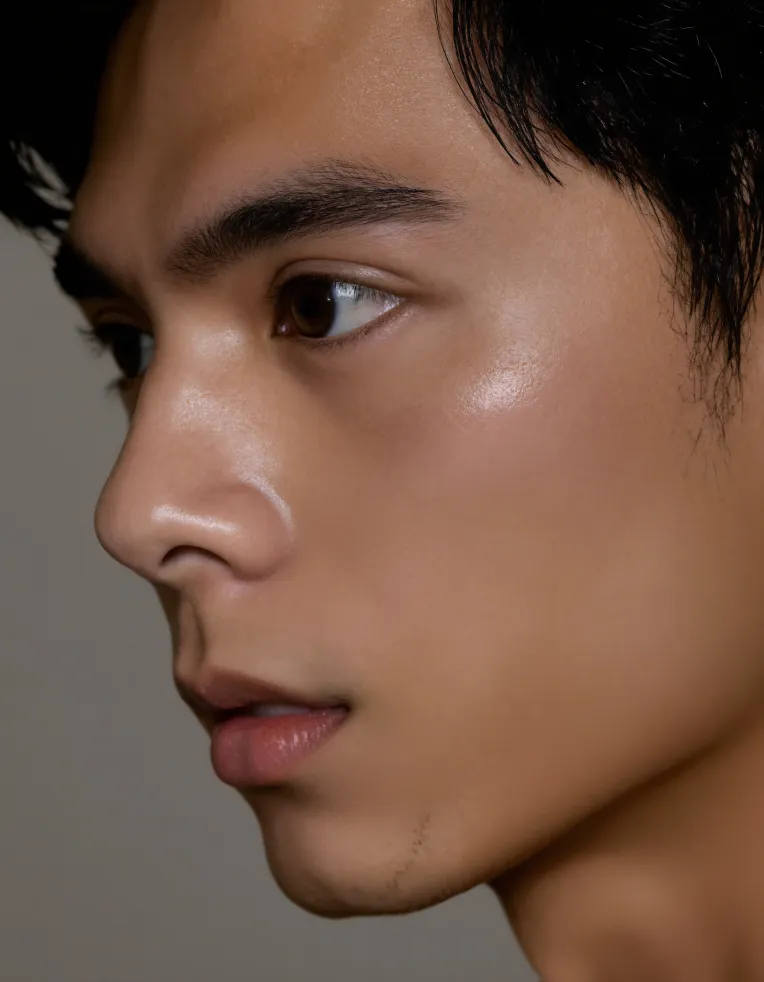 Portrait Photography,Boy,Physical/Facial feature,LoRA,FLUX.1