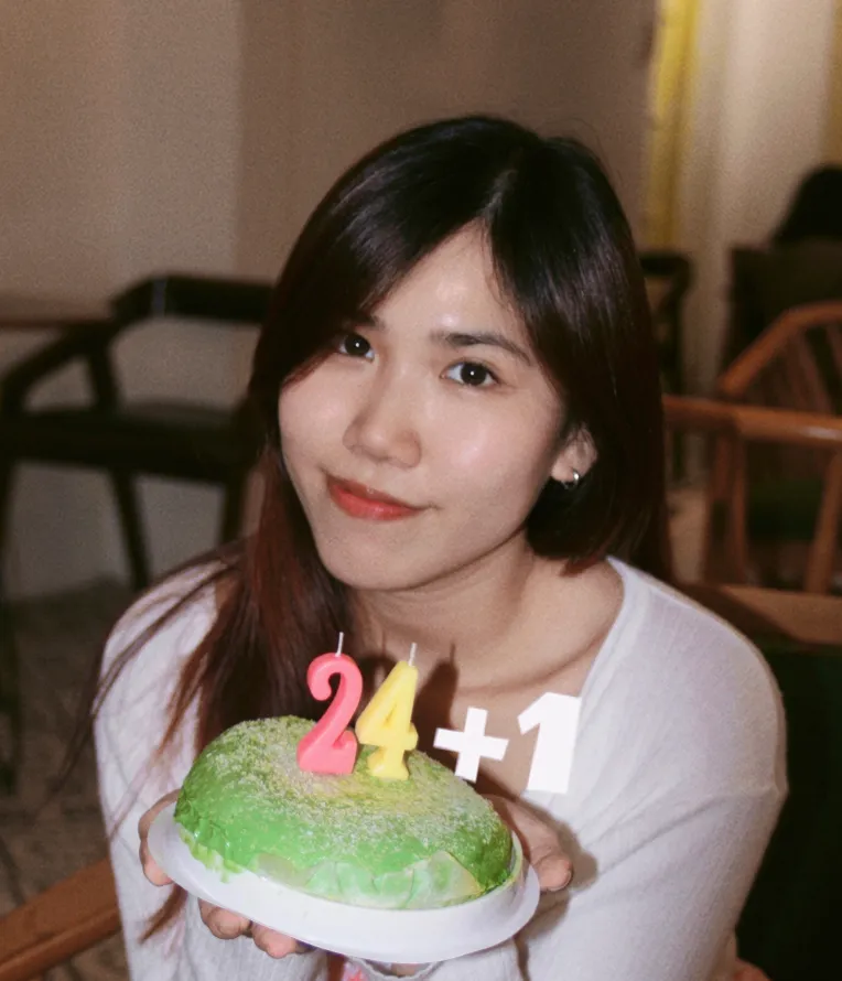 Portrait Photography,Girl,Physical/Facial feature,LoRA,FLUX.1