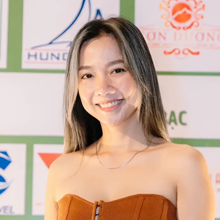 Portrait Photography,Girl,Physical/Facial feature,LoRA,FLUX.1