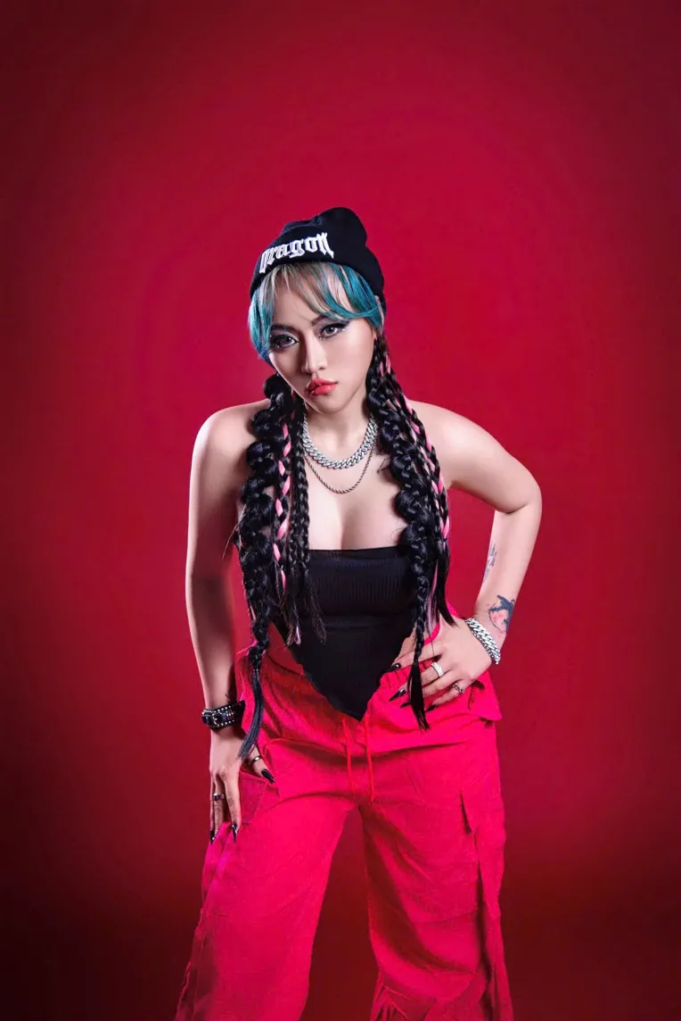 Portrait Photography,Girl,Object Enhance,LoRA,FLUX.1