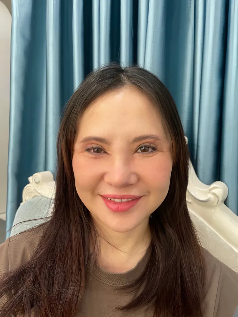 Portrait Photography,Girl,Physical/Facial feature,LoRA,FLUX.1