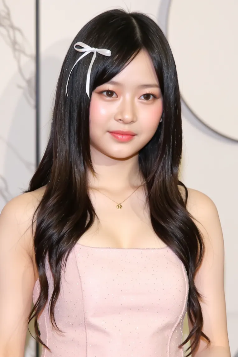 Portrait Photography,Girl,Physical/Facial feature,LoRA,FLUX.1