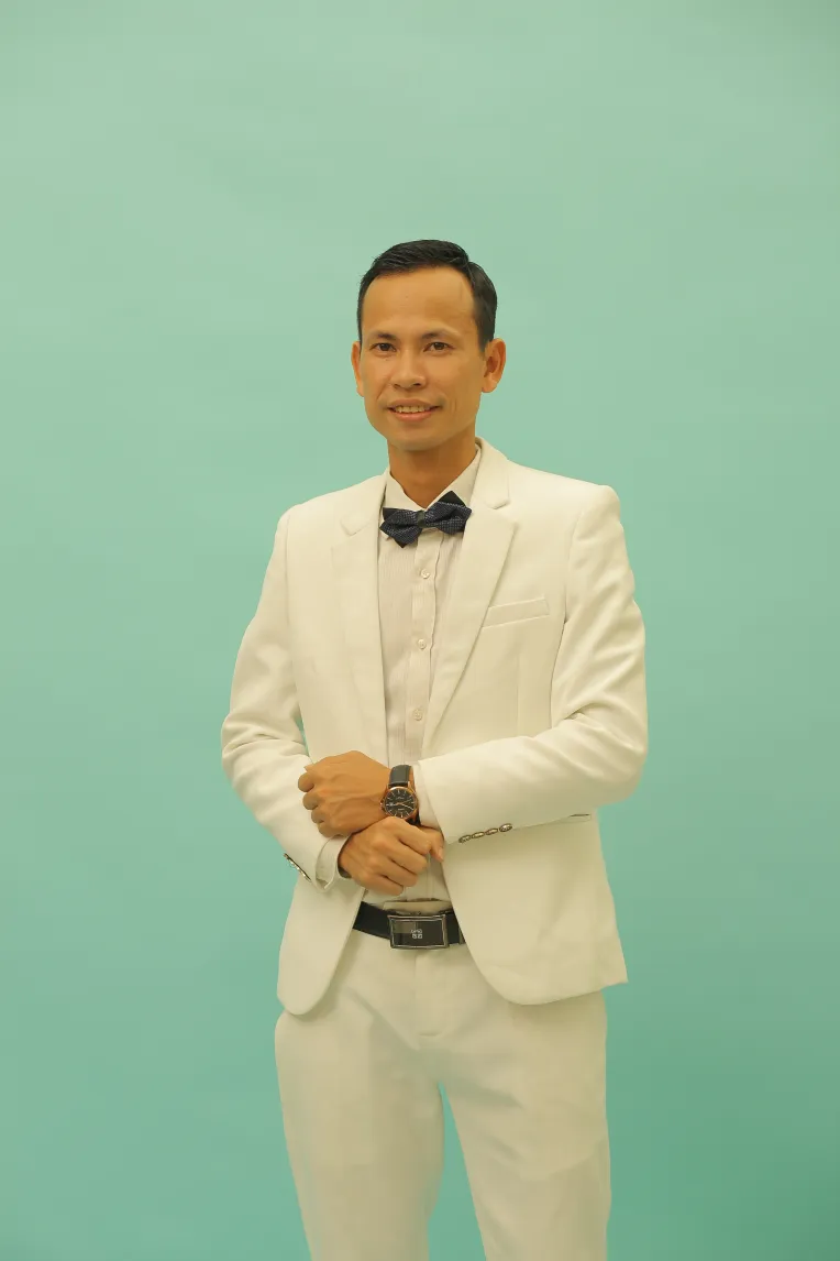 Portrait Photography,Boy,Physical/Facial feature,LoRA,FLUX.1