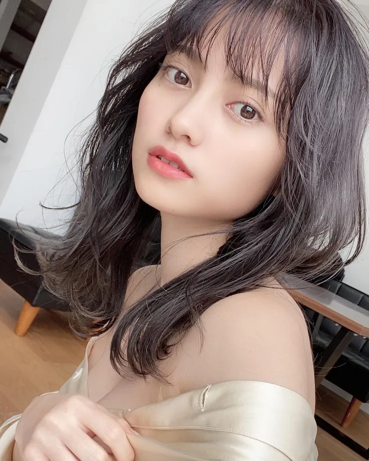 Portrait Photography,Girl,Physical/Facial feature,LoRA,Pony