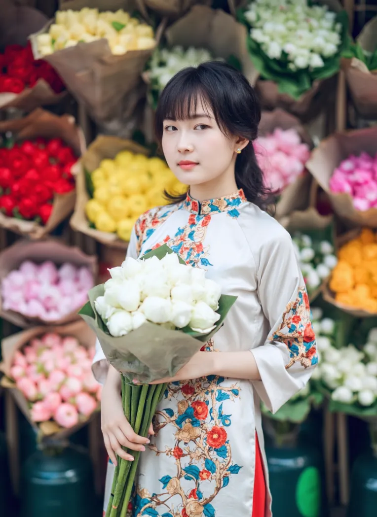 Realistic,Fashion & Makeup,Girl,LoRA,FLUX.1