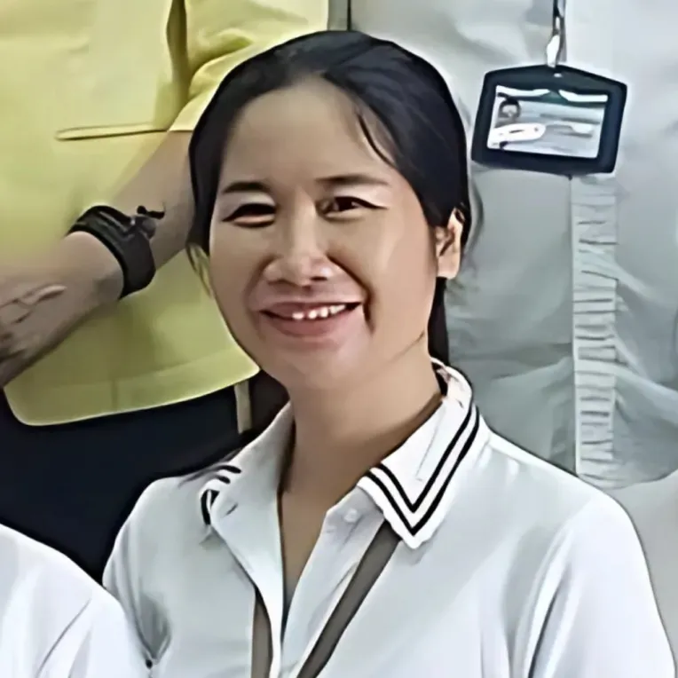 Portrait Photography,Girl,Physical/Facial feature,LoRA,FLUX.1