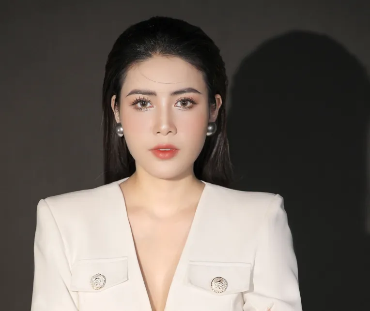 Portrait Photography,Girl,Style Boost,LoRA,FLUX.1