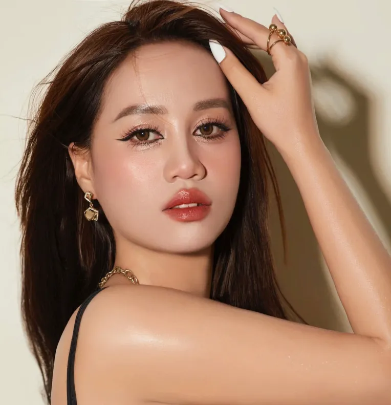 Portrait Photography,Girl,Style Boost,LoRA,FLUX.1