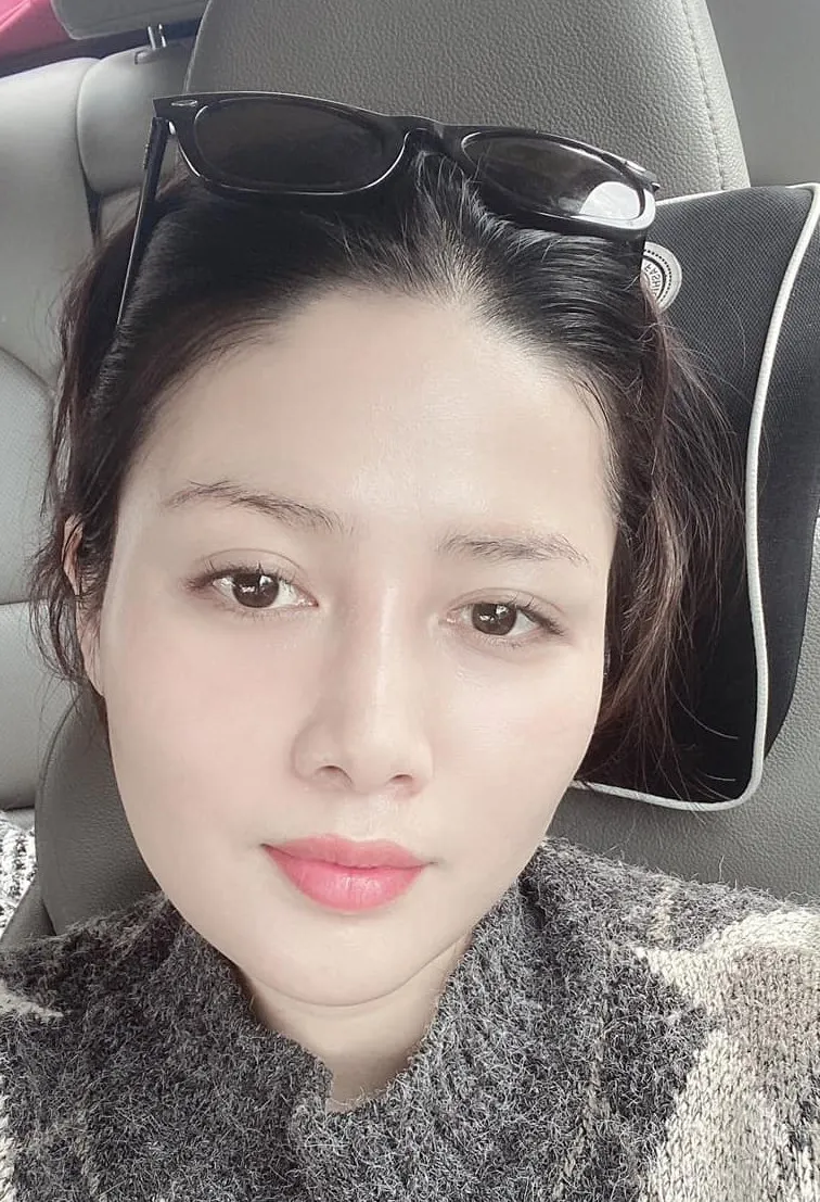 Portrait Photography,Girl,Style Boost,LoRA,FLUX.1