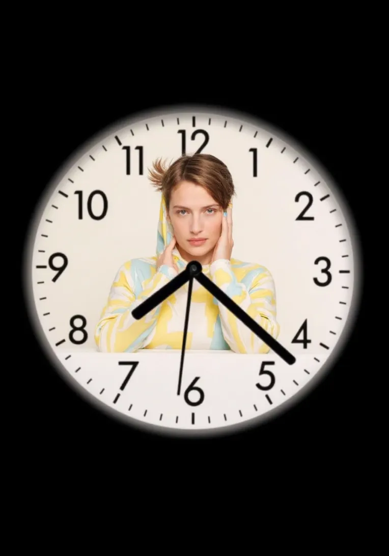 Realistic,Mockups,Girl,LoRA,FLUX.1