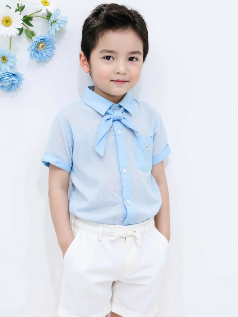 Portrait Photography,Boy,Physical/Facial feature,LoRA,FLUX.1