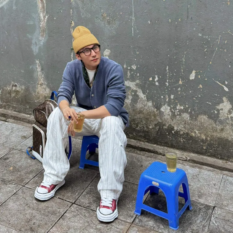 Portrait Photography,Boy,Physical/Facial feature,LoRA,FLUX.1