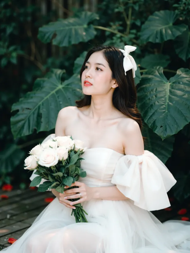 AI image,-Flux_lora_hotgirl07_Vietnamese_RC Hoang_v7.0