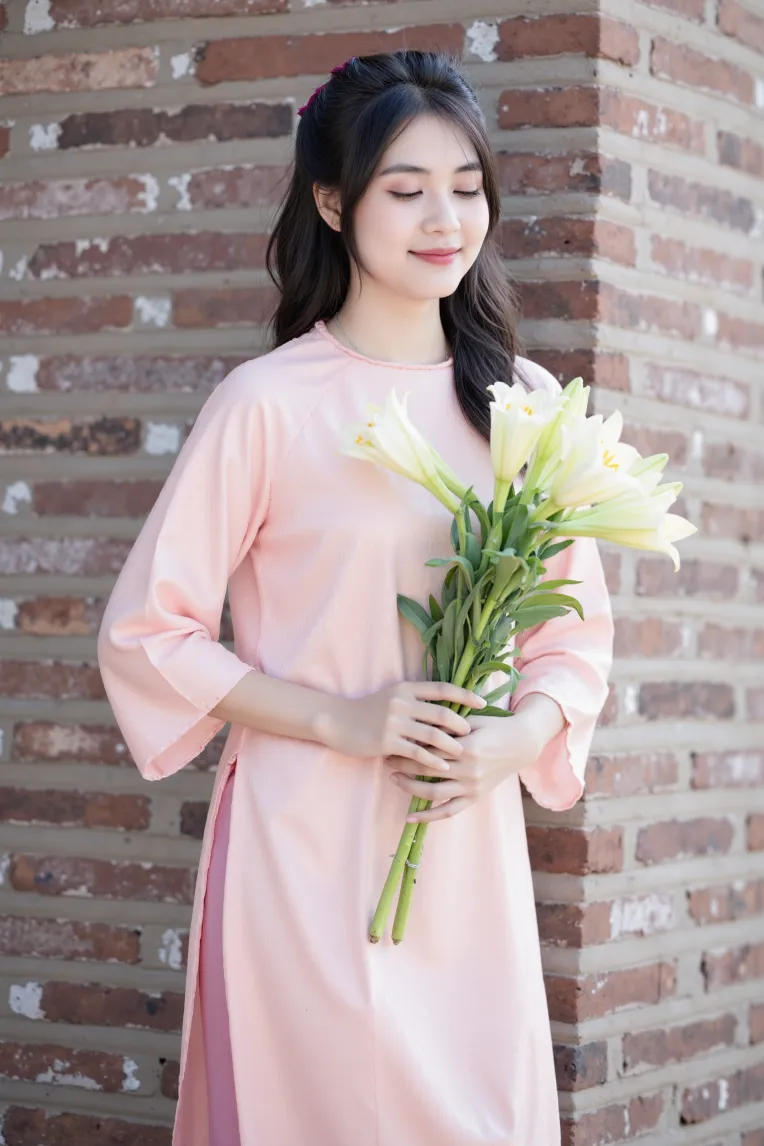 Portrait Photography,Girl,Object Enhance,LoRA,FLUX.1