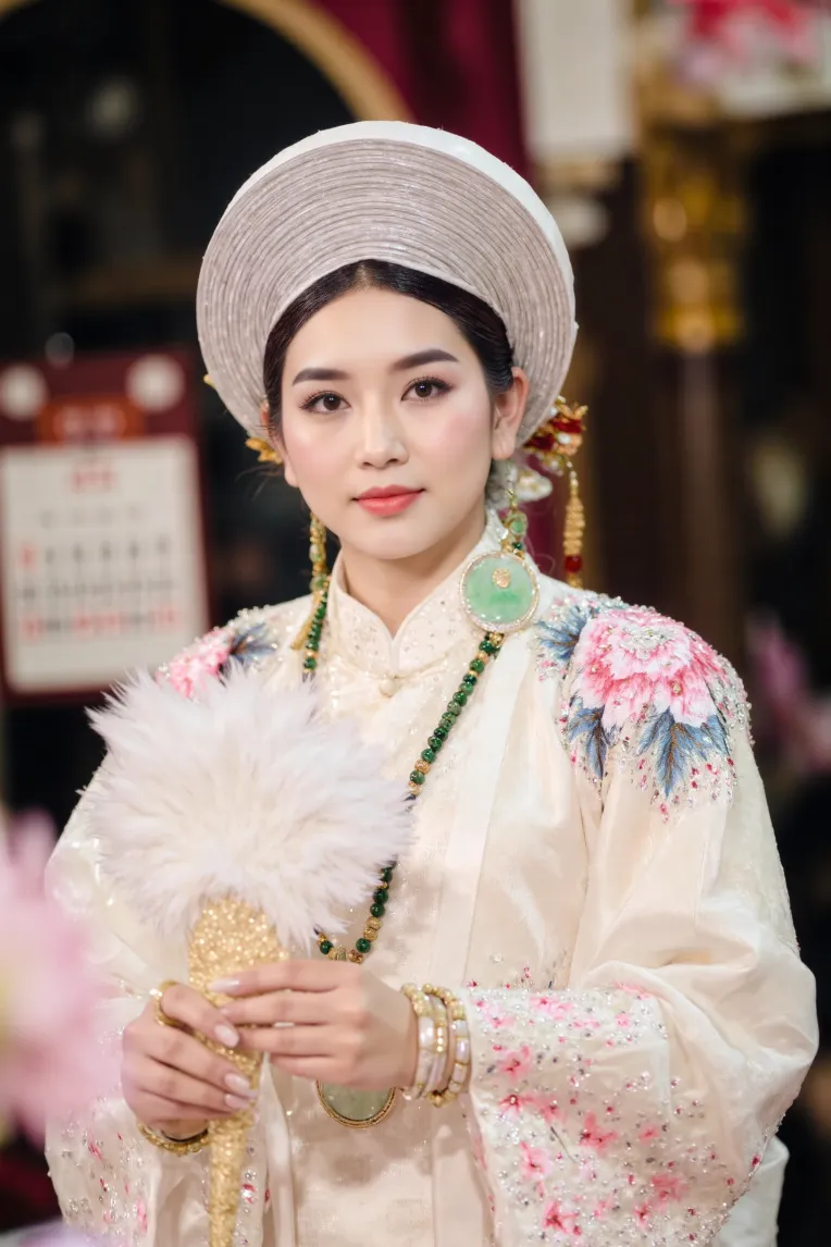 Portrait Photography,Girl,Object Enhance,LoRA,FLUX.1